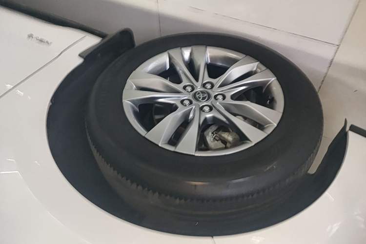 Used Toyota SIENNA 2024 2.5L Hybrid Four-Wheel Drive Prestige Edition Left Front Wheel Hub