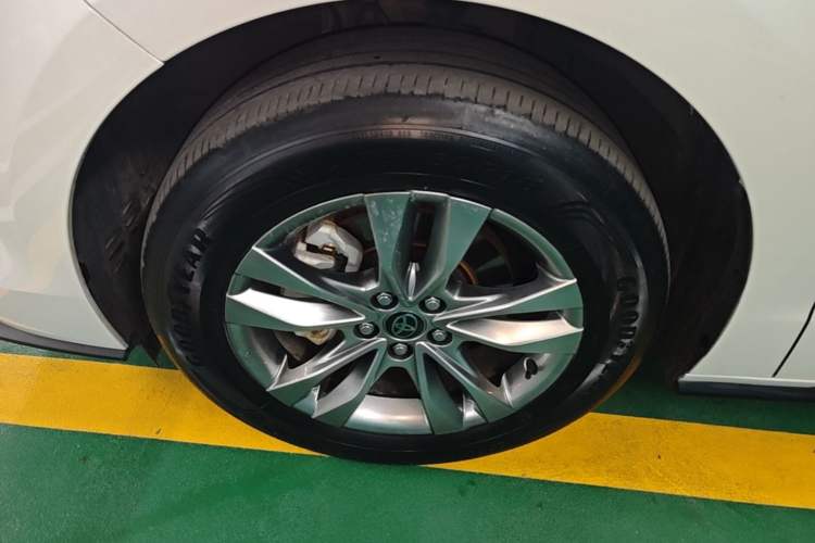 Used Toyota SIENNA 2024 2.5L Hybrid Four-Wheel Drive Prestige Edition Left Front Wheel Hub