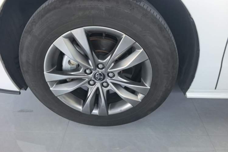 Used Toyota SIENNA 2024 2.5L Hybrid Comfort Edition Left Front Wheel Hub