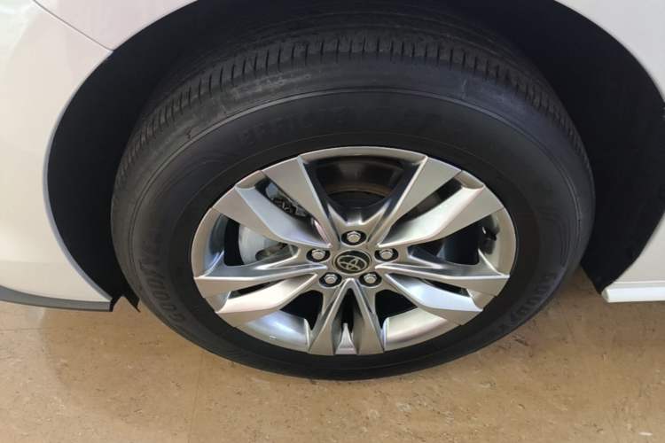 Used Toyota SIENNA 2024 2.5L Hybrid Comfort Edition Left Front Wheel Hub