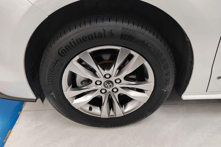 Used Toyota SIENNA 2024 2.5L Hybrid Comfort Edition Left Front Wheel Hub