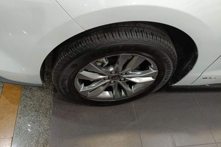 Used Toyota SIENNA 2024 2.5L Hybrid Four-Wheel Drive Prestige Edition Left Front Wheel Hub