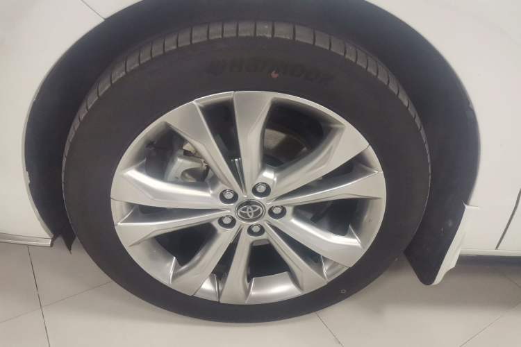 Used Toyota SIENNA 2024 2.5L Hybrid Luxury Edition Left Front Wheel Hub