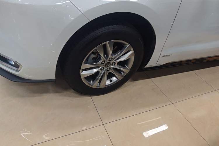 Used Toyota SIENNA 2024 2.5L Hybrid Luxury Edition Left Front Wheel Hub