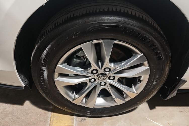 Used Toyota SIENNA 2024 2.5L Hybrid Luxury Edition Left Front Wheel Hub