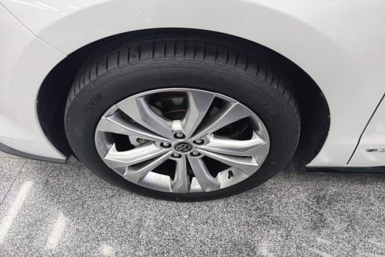 Used Toyota SIENNA 2024 2.5L Hybrid Luxury Edition Left Front Wheel Hub