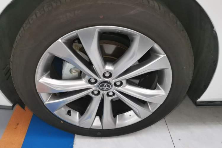 Used Toyota SIENNA 2024 2.5L Hybrid Prestige Deluxe Edition Left Front Wheel Hub
