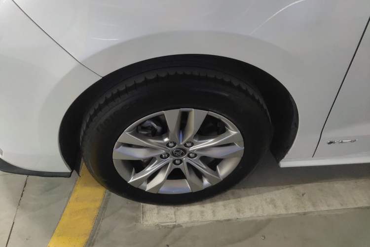Used Toyota SIENNA 2024 2.5L Hybrid Comfort Edition Left Front Wheel Hub