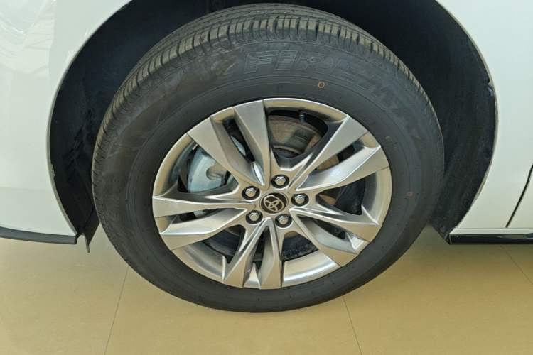Used Toyota SIENNA 2024 2.5L Hybrid Four-Wheel Drive Prestige Edition Left Front Wheel Hub