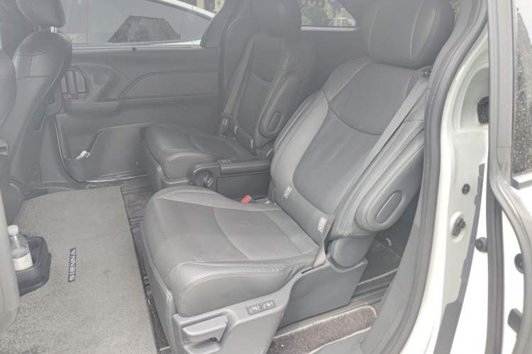 Used Toyota SIENNA 2024 2.5L Hybrid Four-Wheel Drive Prestige Edition Left Rear Seat