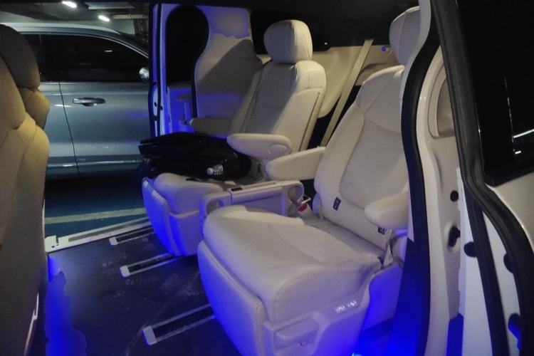 Used Toyota SIENNA 2024 2.5L Hybrid Luxury Edition Left Rear Seat