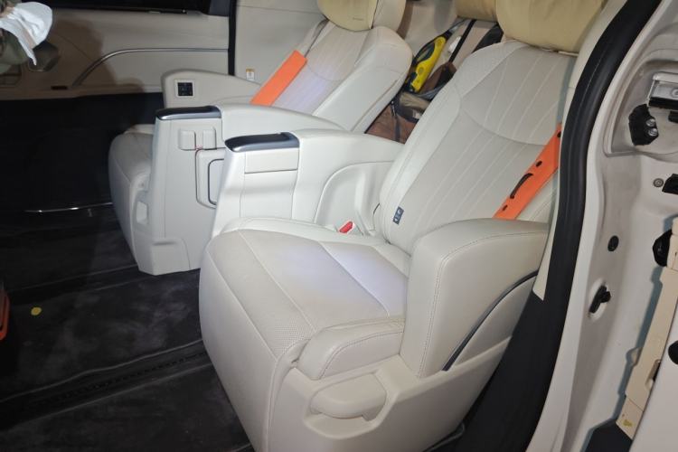 Used Toyota SIENNA 2024 2.5L Hybrid Platinum Edition Left Rear Seat