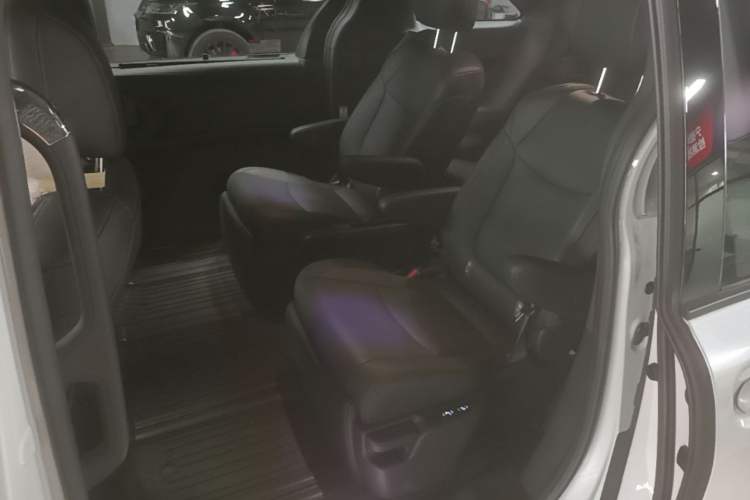 Used Toyota SIENNA 2024 2.5L Hybrid Four-Wheel Drive Prestige Edition Left Rear Seat