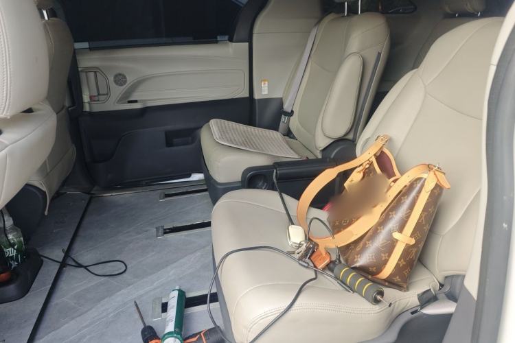 Used Toyota SIENNA 2024 2.5L Hybrid Comfort Edition Left Rear Seat