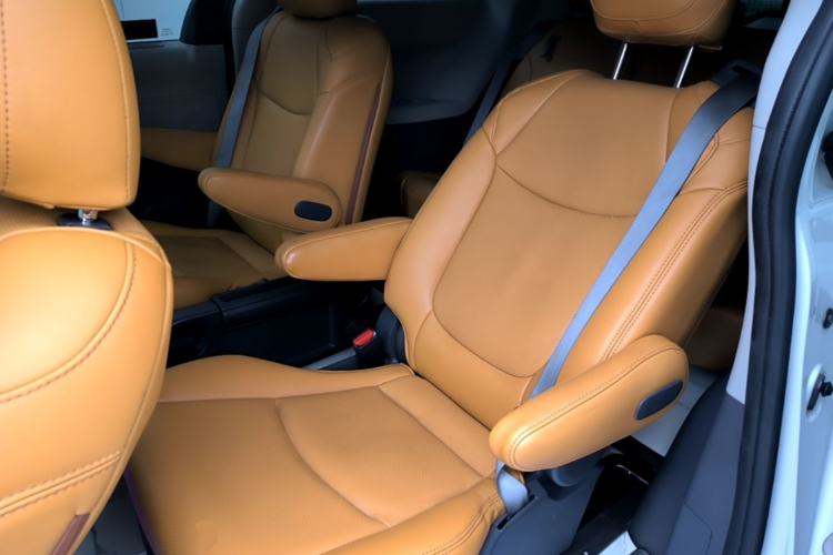 Used Toyota SIENNA 2024 2.5L Hybrid Comfort Edition Left Rear Seat