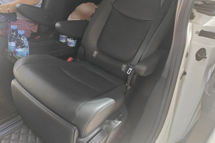 Used Toyota SIENNA 2024 2.5L Hybrid Luxury Edition Left Rear Seat
