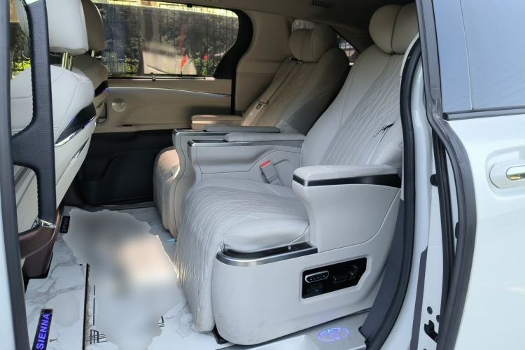 Used Toyota SIENNA 2024 2.5L Hybrid Comfort Edition Left Rear Seat