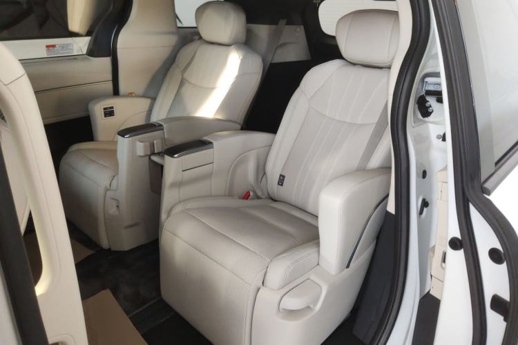 Used Toyota SIENNA 2024 2.5L Hybrid Prestige Deluxe Edition Left Rear Seat