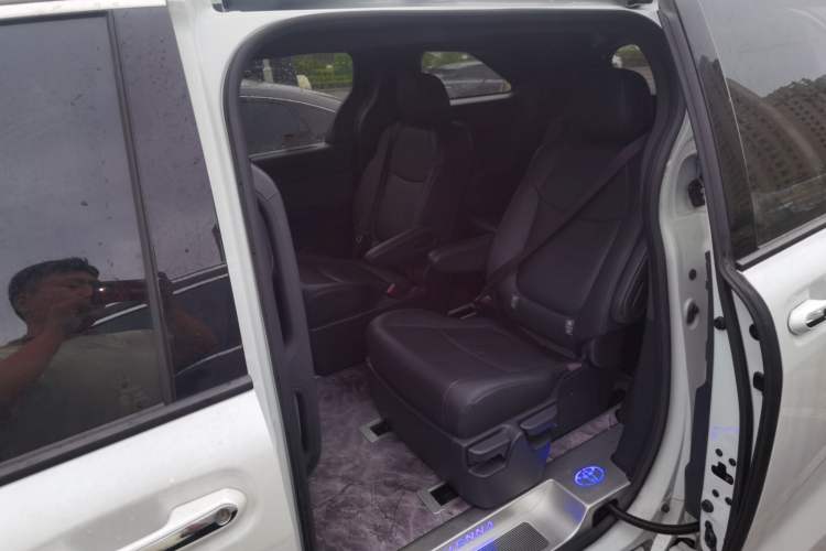 Used Toyota SIENNA 2024 2.5L Hybrid Four-Wheel Drive Luxury Edition Left Rear Seat