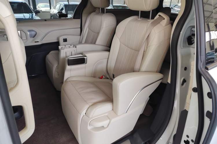Used Toyota SIENNA 2024 2.5L Hybrid Prestige Deluxe Edition Left Rear Seat