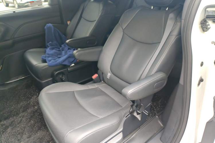 Used Toyota SIENNA 2024 2.5L Hybrid Four-Wheel Drive Luxury Edition Left Rear Seat
