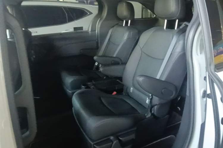 Used Toyota SIENNA 2024 2.5L Hybrid Luxury Edition Left Rear Seat