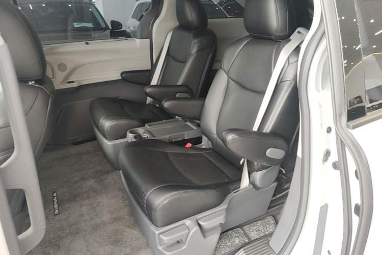 Used Toyota SIENNA 2024 2.5L Hybrid Comfort Edition Left Rear Seat