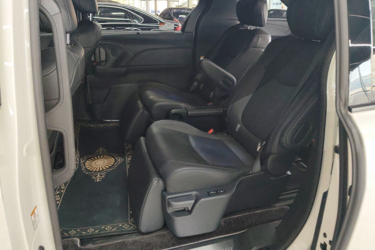Used Toyota SIENNA 2024 2.5L Hybrid Four-Wheel Drive Prestige Edition Left Rear Seat