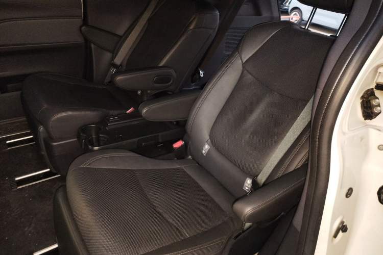 Used Toyota SIENNA 2024 2.5L Hybrid Four-Wheel Drive Prestige Edition Left Rear Seat