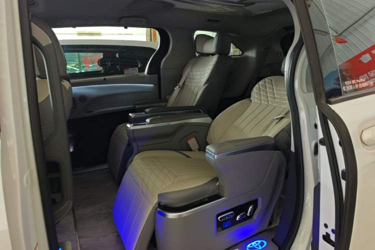 Used Toyota SIENNA 2024 2.5L Hybrid Comfort Edition Left Rear Seat