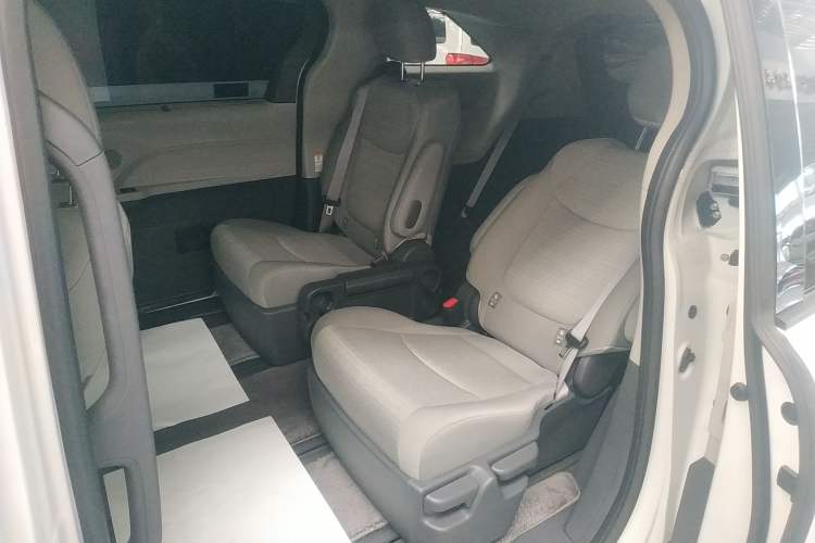Used Toyota SIENNA 2024 2.5L Hybrid Comfort Edition Left Rear Seat