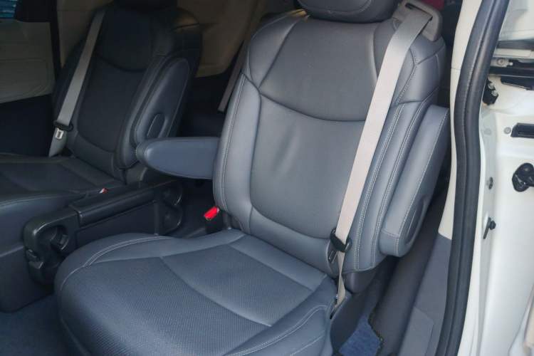 Used Toyota SIENNA 2024 2.5L Hybrid Comfort Edition Left Rear Seat