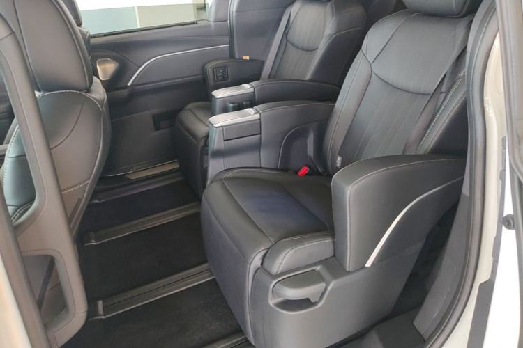 Used Toyota SIENNA 2024 2.5L Hybrid Platinum Edition Left Rear Seat