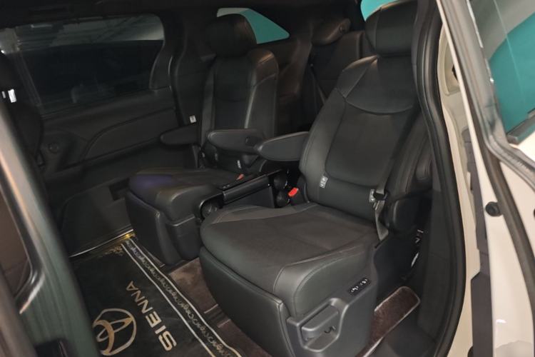 Used Toyota SIENNA 2024 2.5L Hybrid Four-Wheel Drive Prestige Edition Left Rear Seat