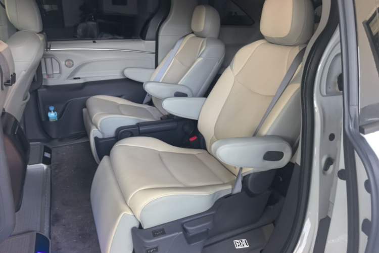 Used Toyota SIENNA 2024 2.5L Hybrid Comfort Edition Left Rear Seat
