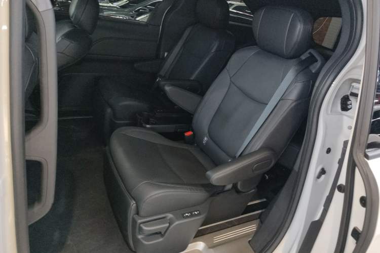 Used Toyota SIENNA 2024 2.5L Hybrid Four-Wheel Drive Prestige Edition Left Rear Seat