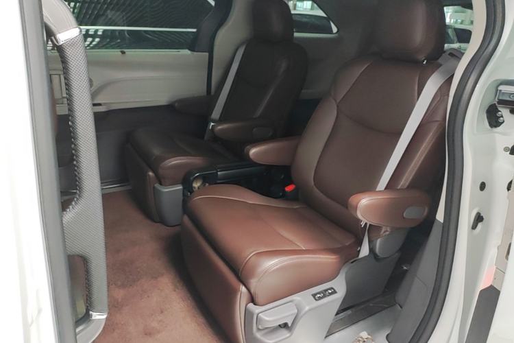 Used Toyota SIENNA 2024 2.5L Hybrid Comfort Edition Left Rear Seat
