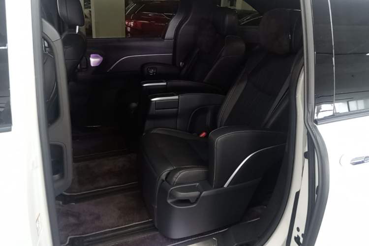 Used Toyota SIENNA 2024 2.5L Hybrid Prestige Deluxe Edition Left Rear Seat
