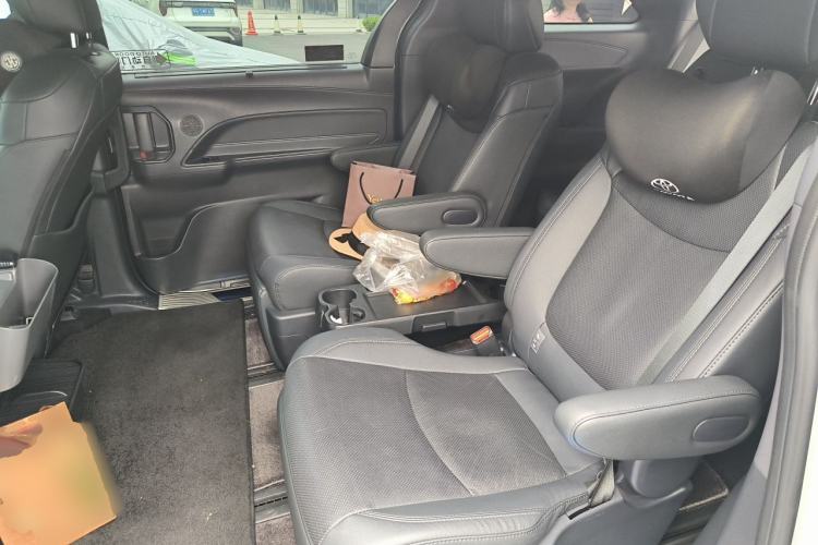 Used Toyota SIENNA 2024 2.5L Hybrid Luxury Edition Left Rear Seat