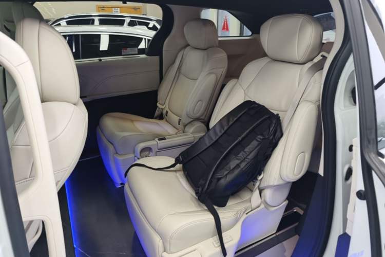 Used Toyota SIENNA 2024 2.5L Hybrid Luxury Edition Left Rear Seat
