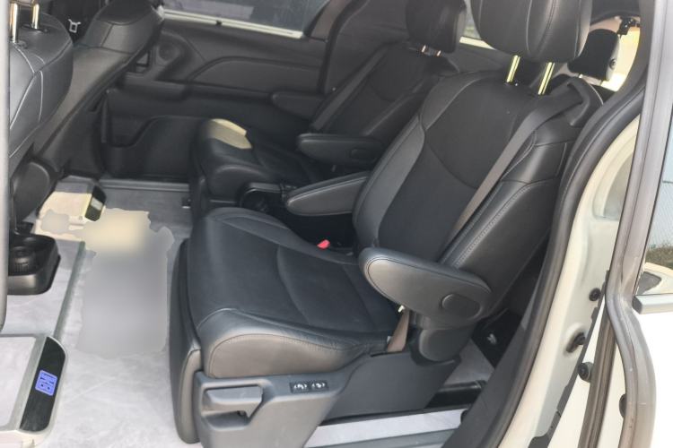 Used Toyota SIENNA 2024 2.5L Hybrid Four-Wheel Drive Prestige Edition Left Rear Seat