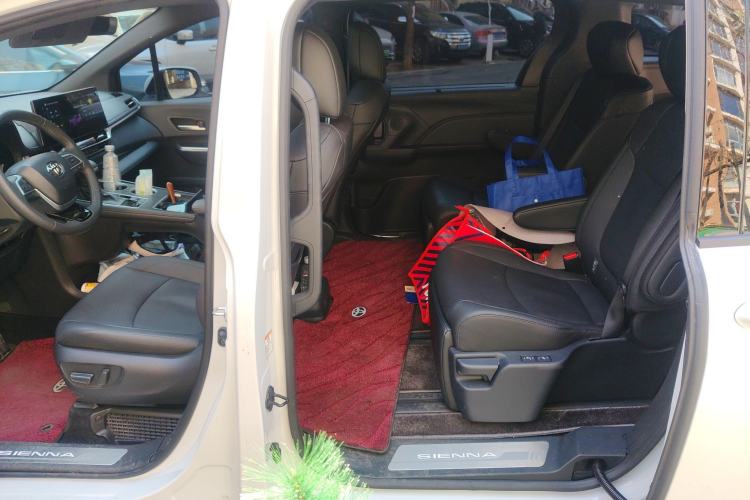 Used Toyota SIENNA 2024 2.5L Hybrid Four-Wheel Drive Prestige Edition Left Rear Seat