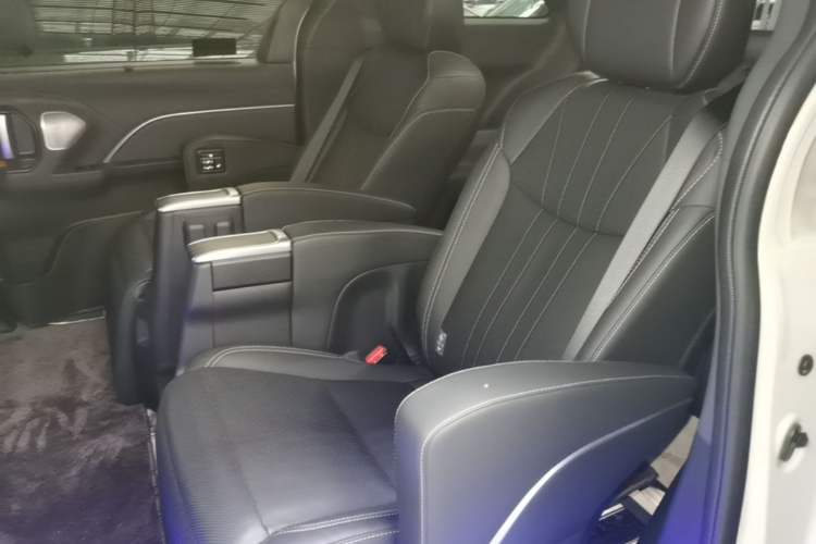 Used Toyota SIENNA 2024 2.5L Hybrid Prestige Deluxe Edition Left Rear Seat