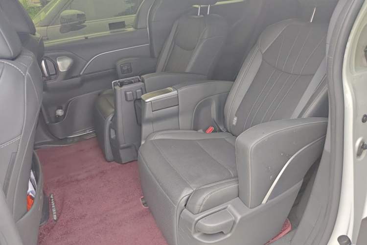 Used Toyota SIENNA 2024 2.5L Hybrid Platinum Edition Left Rear Seat