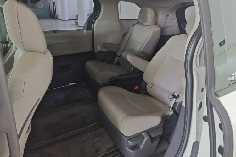 Used Toyota SIENNA 2024 2.5L Hybrid Comfort Edition Left Rear Seat