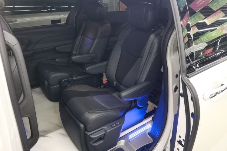 Used Toyota SIENNA 2024 2.5L Hybrid Four-Wheel Drive Prestige Edition Left Rear Seat
