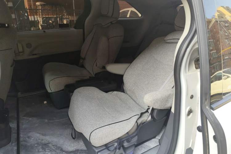 Used Toyota SIENNA 2024 2.5L Hybrid Comfort Edition Left Rear Seat