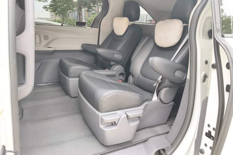 Used Toyota SIENNA 2024 2.5L Hybrid Comfort Edition Left Rear Seat