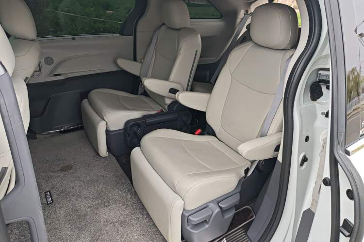 Used Toyota SIENNA 2024 2.5L Hybrid Comfort Edition Left Rear Seat