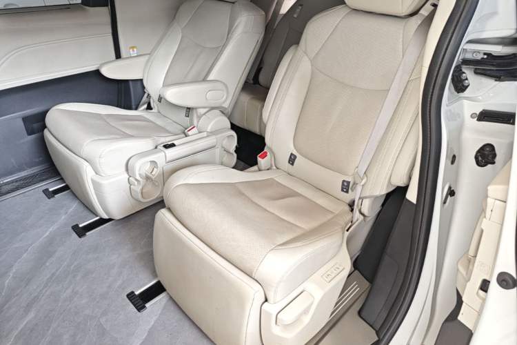 Used Toyota SIENNA 2024 2.5L Hybrid Four-Wheel Drive Prestige Edition Left Rear Seat